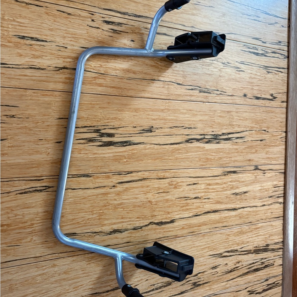 Bob adapter for Britax infant carseat - Picture 3 of 3